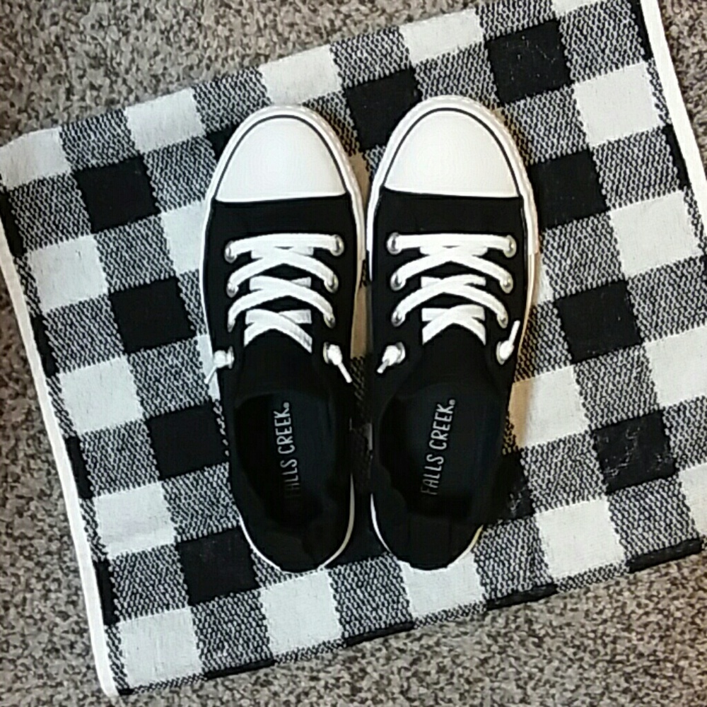 NWOT Falls Creek black sneakers size 9